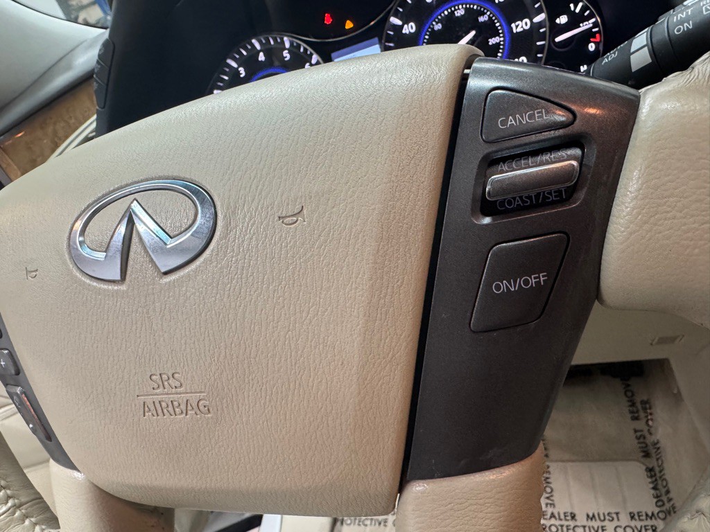 2011 INFINITI QX56 Image 27