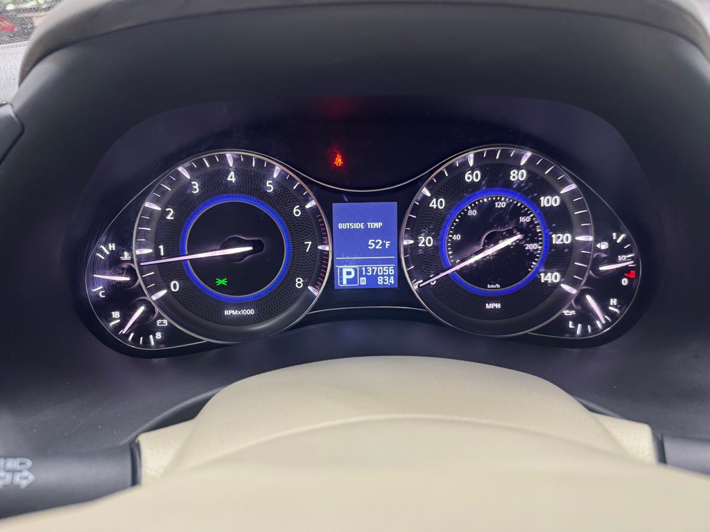 2011 INFINITI QX56 Image 28