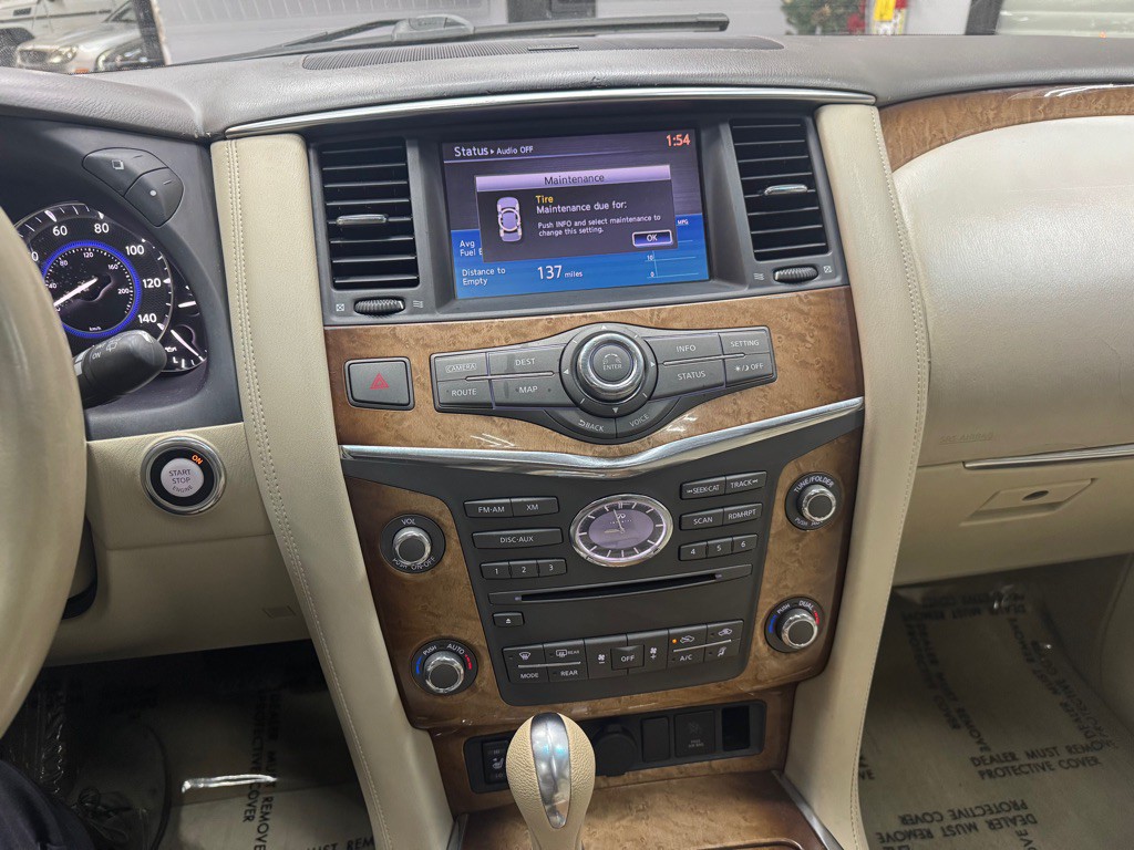 2011 INFINITI QX56 Image 31