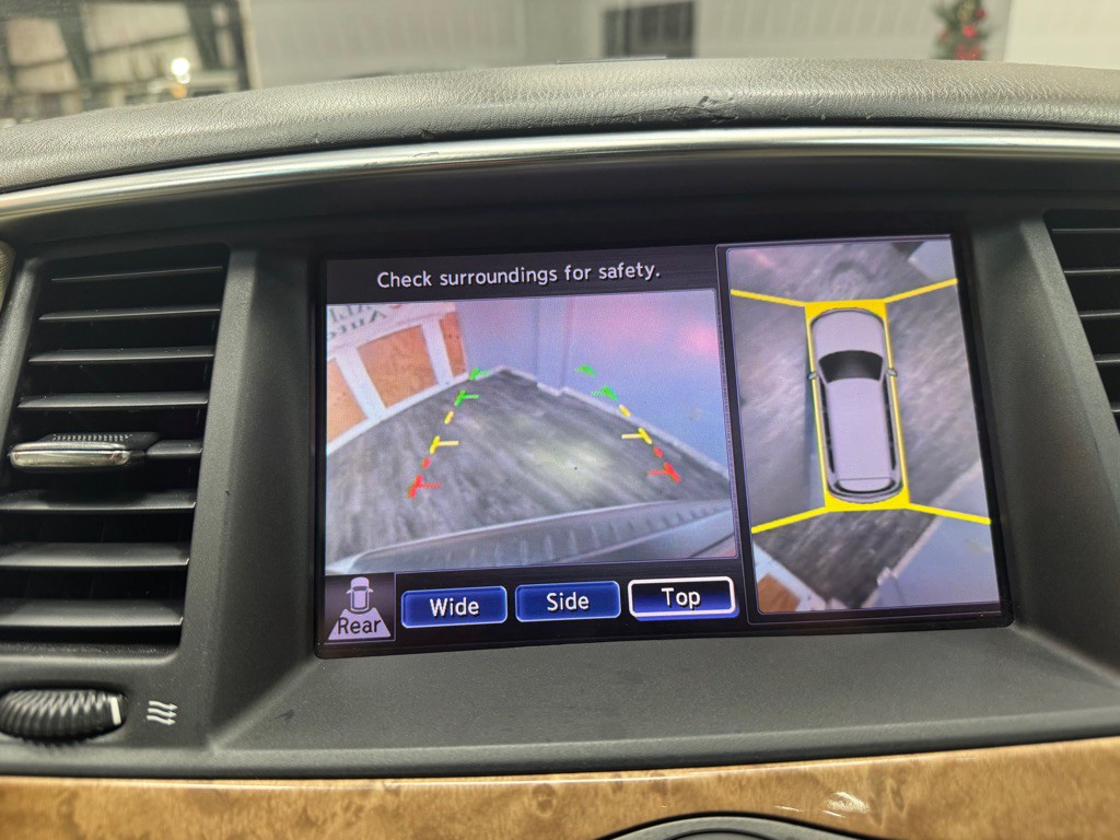 2011 INFINITI QX56 Image 33