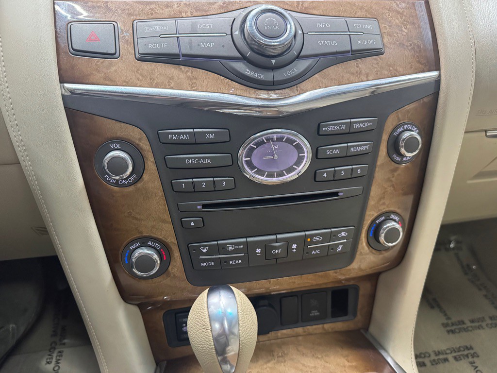 2011 INFINITI QX56 Image 34