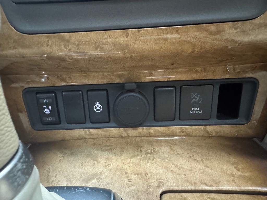 2011 INFINITI QX56 Image 35