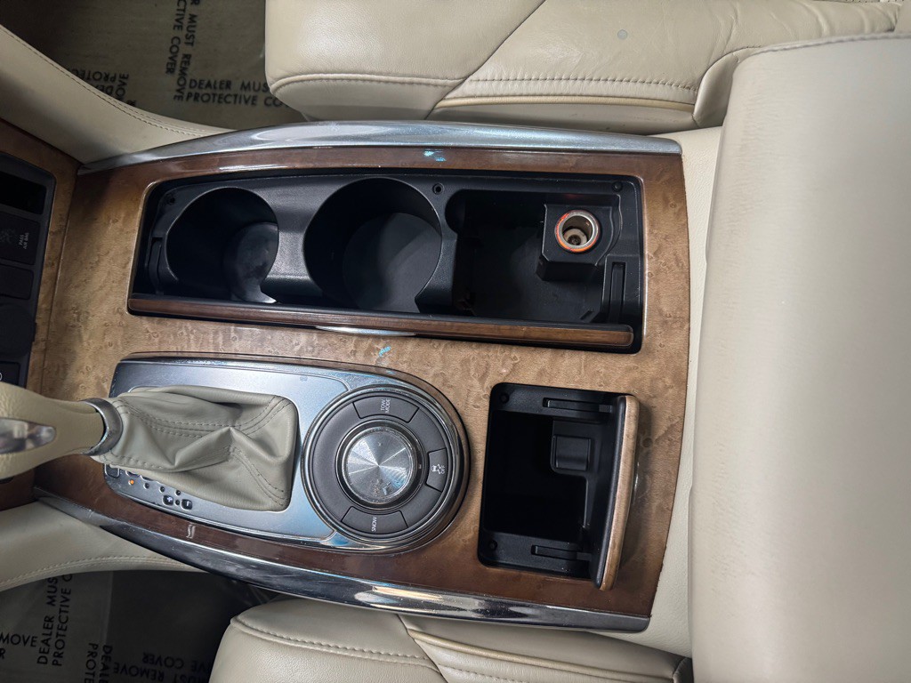 2011 INFINITI QX56 Image 37