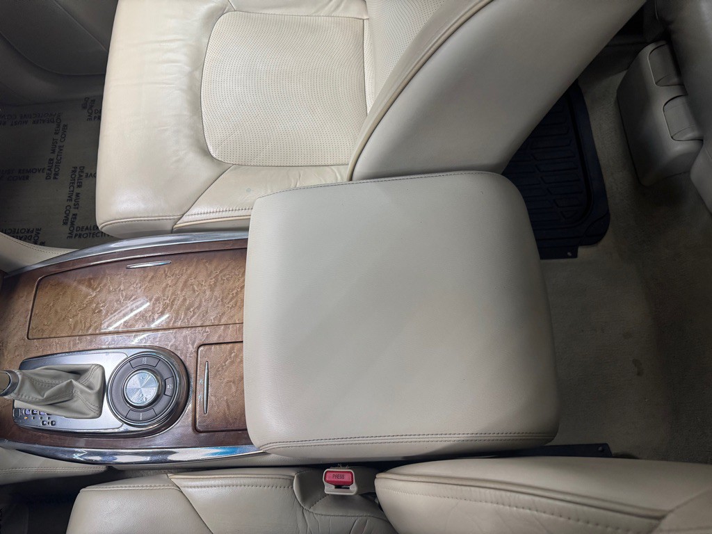 2011 INFINITI QX56 Image 38