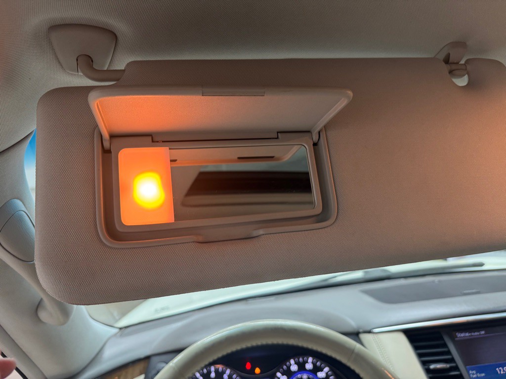 2011 INFINITI QX56 Image 40