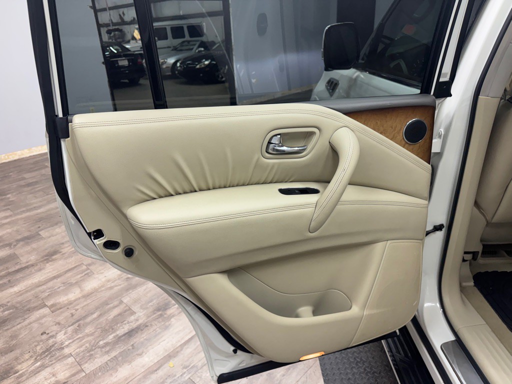 2011 INFINITI QX56 Image 44