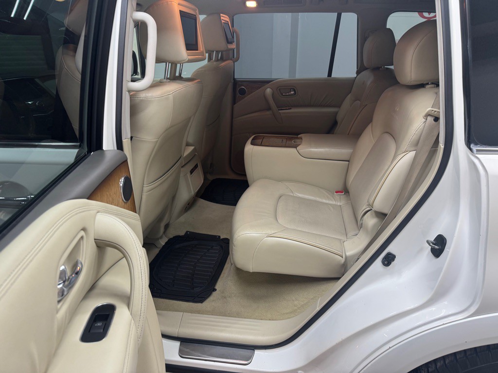 2011 INFINITI QX56 Image 46