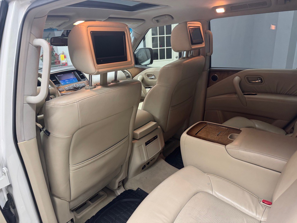 2011 INFINITI QX56 Image 47