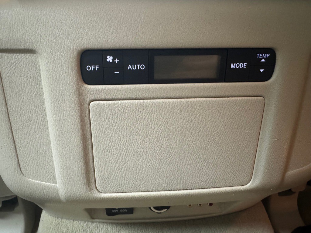 2011 INFINITI QX56 Image 50