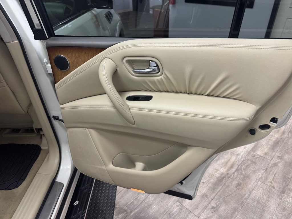 2011 INFINITI QX56 Image 61