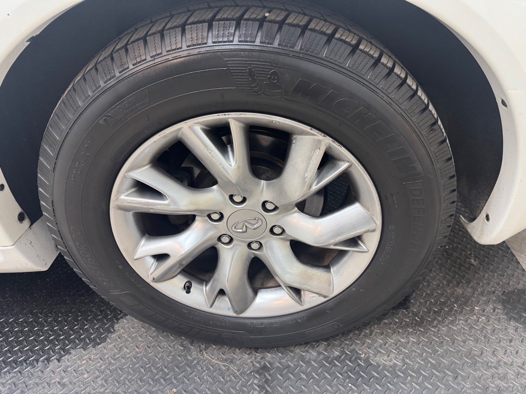 2011 INFINITI QX56 Image 70