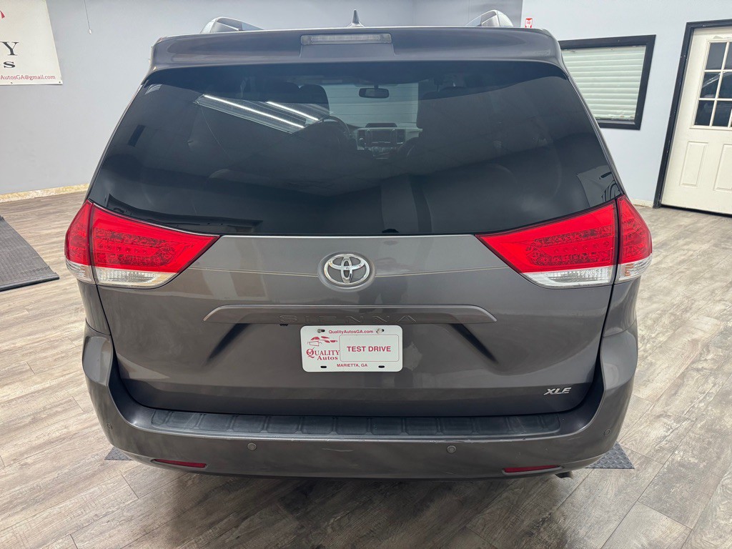 2011 Toyota Sienna Image 5