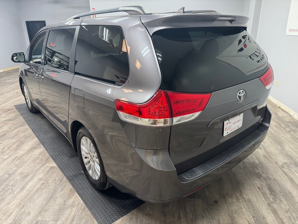 2011 Toyota Sienna Image 10