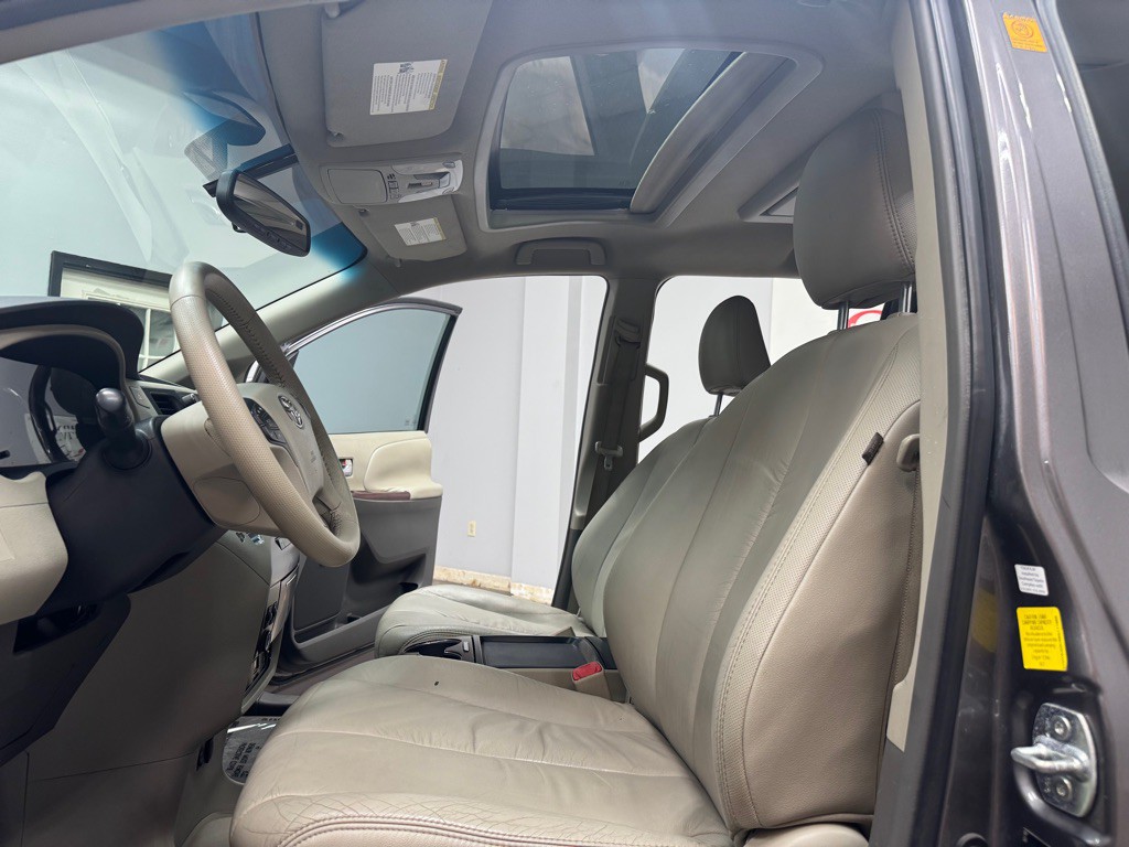 2011 Toyota Sienna Image 16