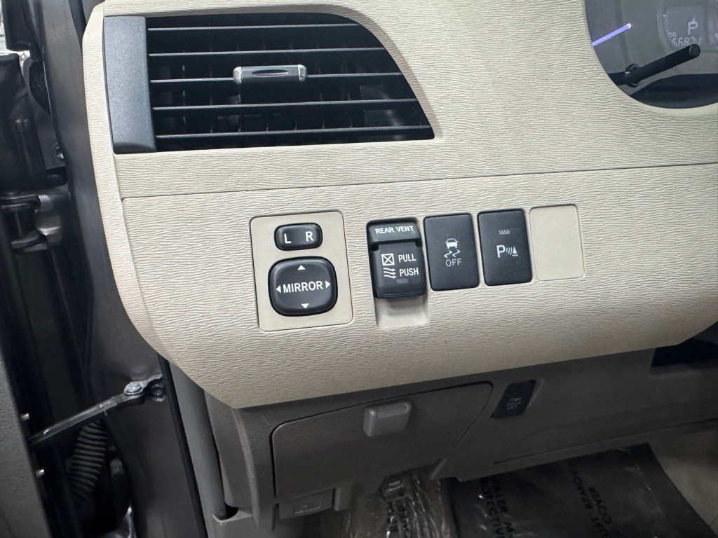 2011 Toyota Sienna Image 19
