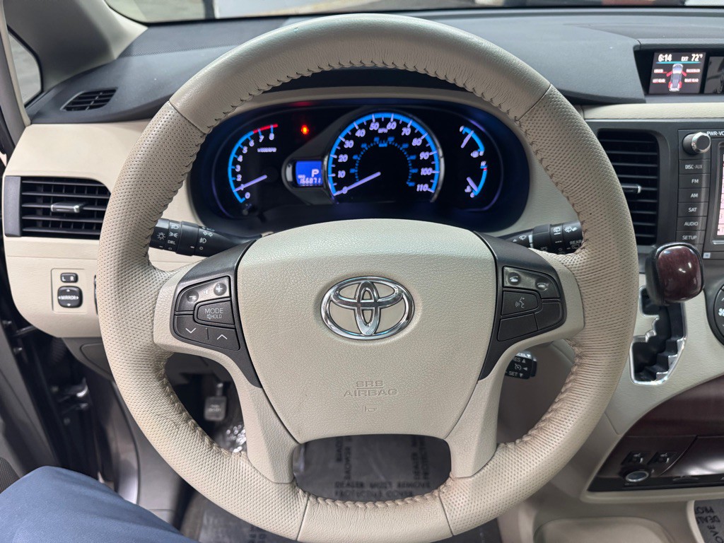 2011 Toyota Sienna Image 22