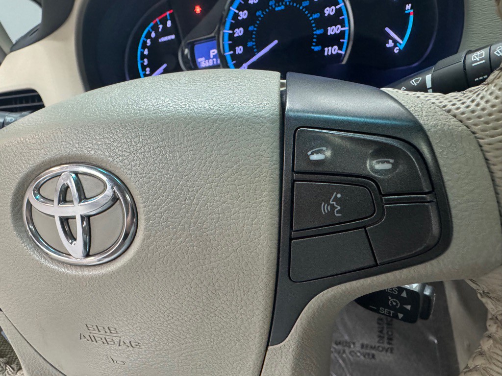 2011 Toyota Sienna Image 24