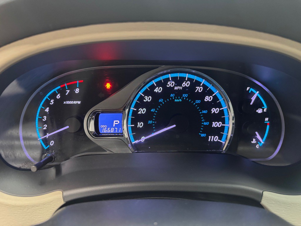 2011 Toyota Sienna Image 25