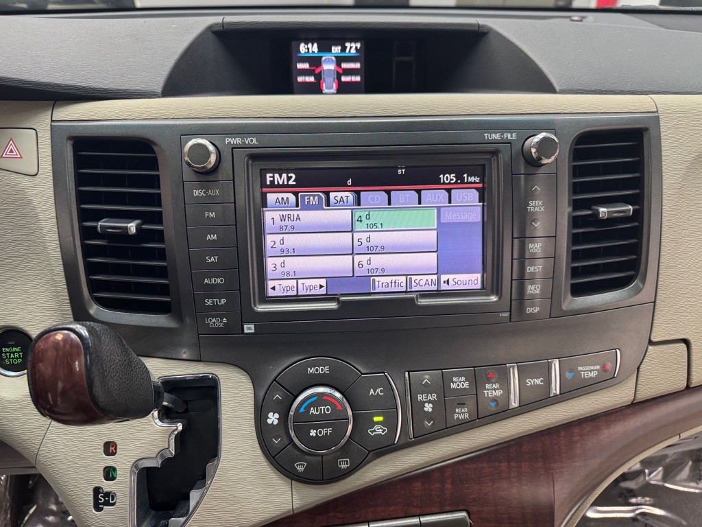 2011 Toyota Sienna Image 29