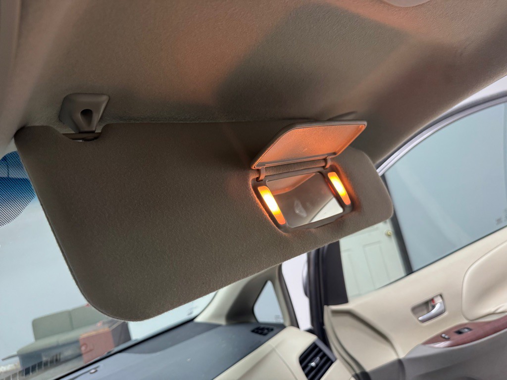 2011 Toyota Sienna Image 38