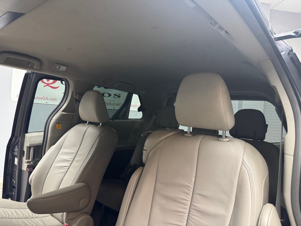 2011 Toyota Sienna Image 43