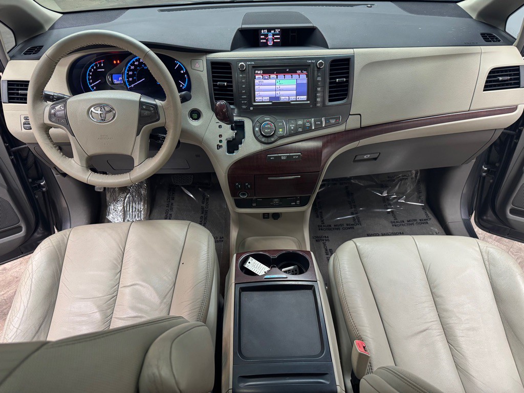 2011 Toyota Sienna Image 44