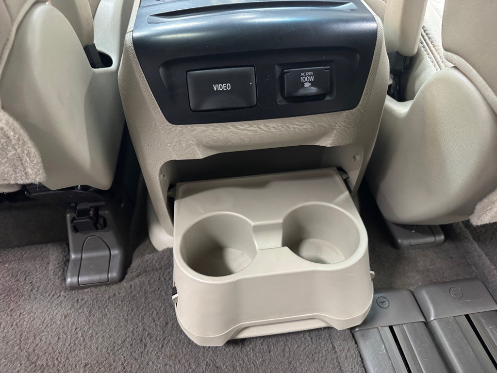 2011 Toyota Sienna Image 50
