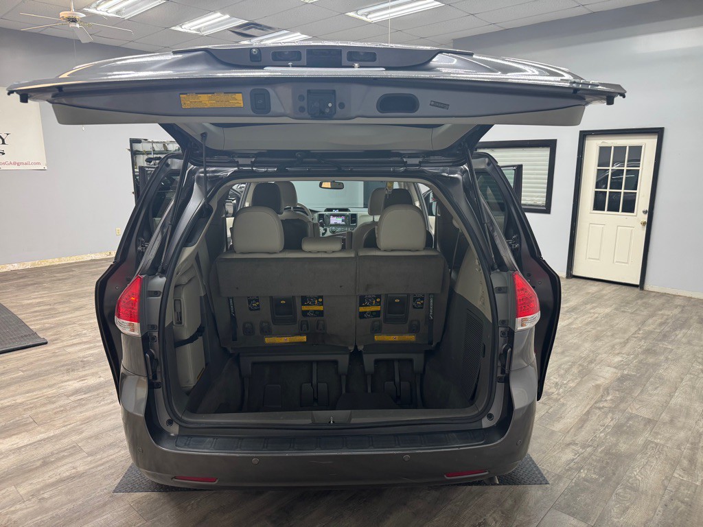 2011 Toyota Sienna Image 51