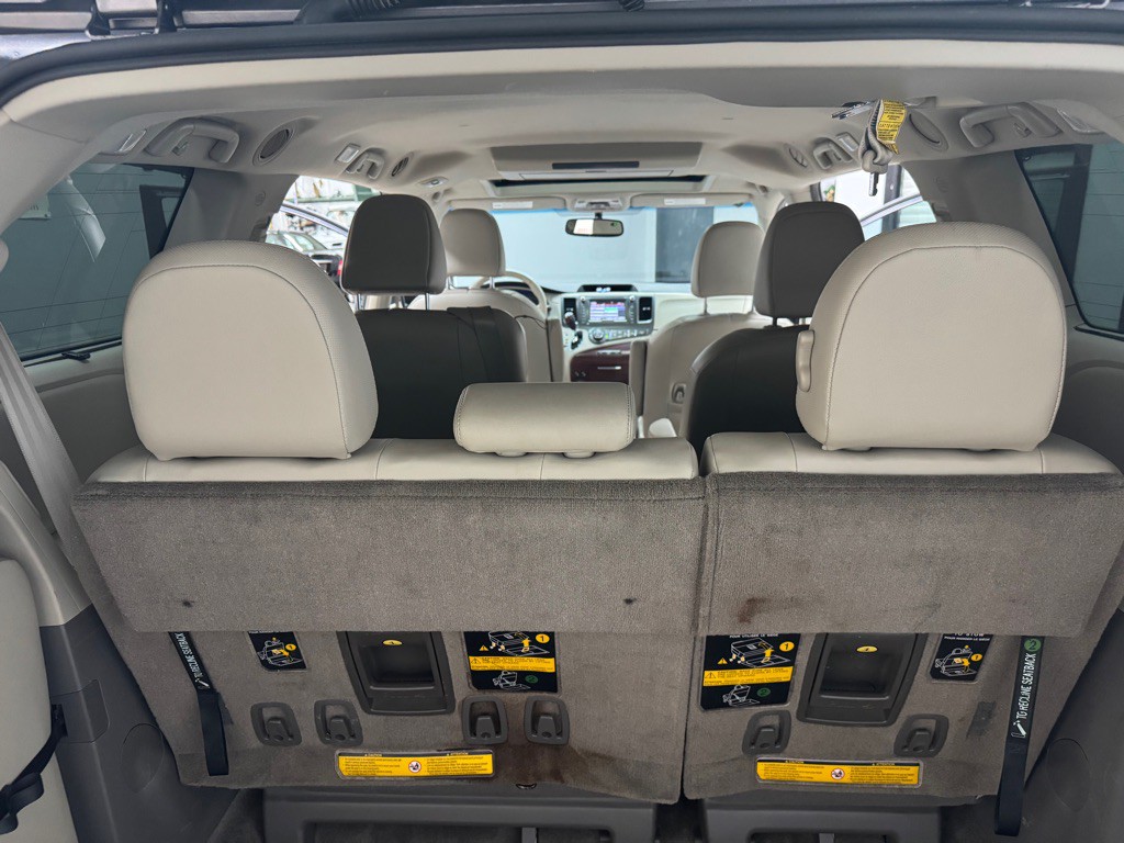 2011 Toyota Sienna Image 55
