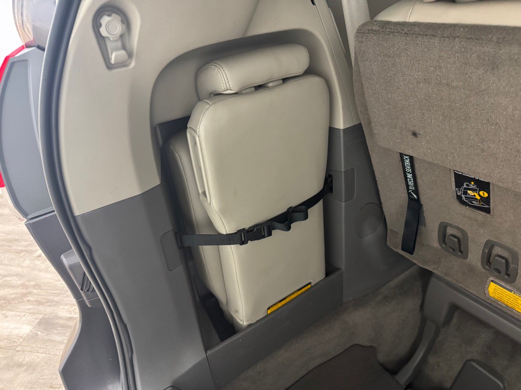 2011 Toyota Sienna Image 56