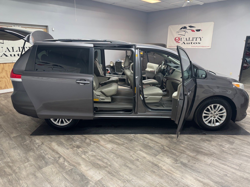 2011 Toyota Sienna Image 57