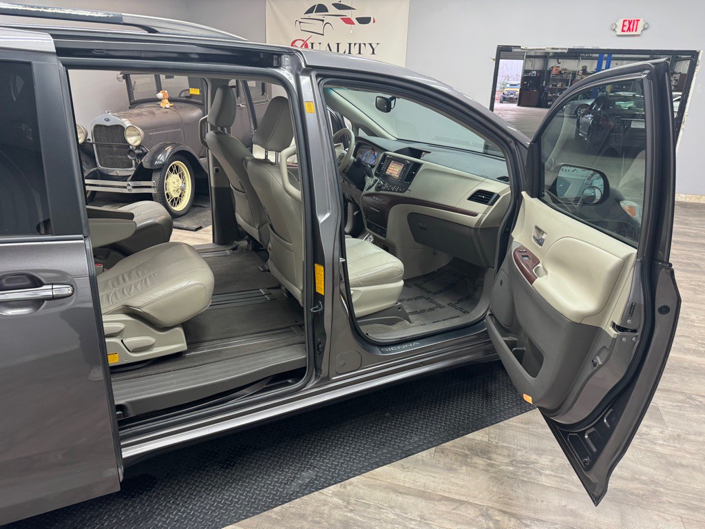 2011 Toyota Sienna Image 58