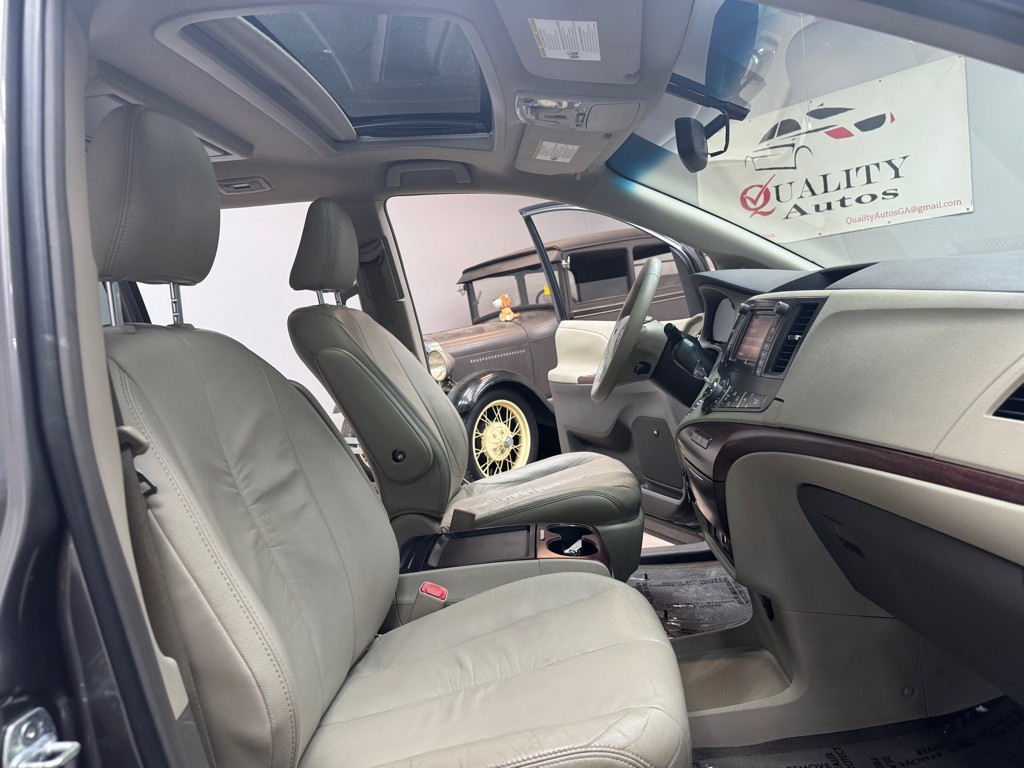 2011 Toyota Sienna Image 64