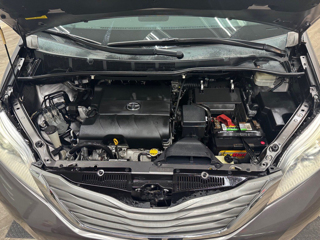 2011 Toyota Sienna Image 70