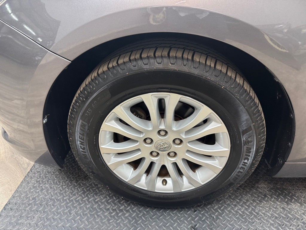 2011 Toyota Sienna Image 71