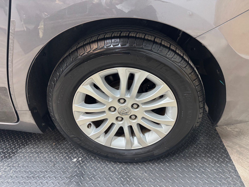 2011 Toyota Sienna Image 72