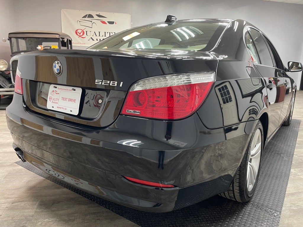 2010 BMW 5 Series Image 17