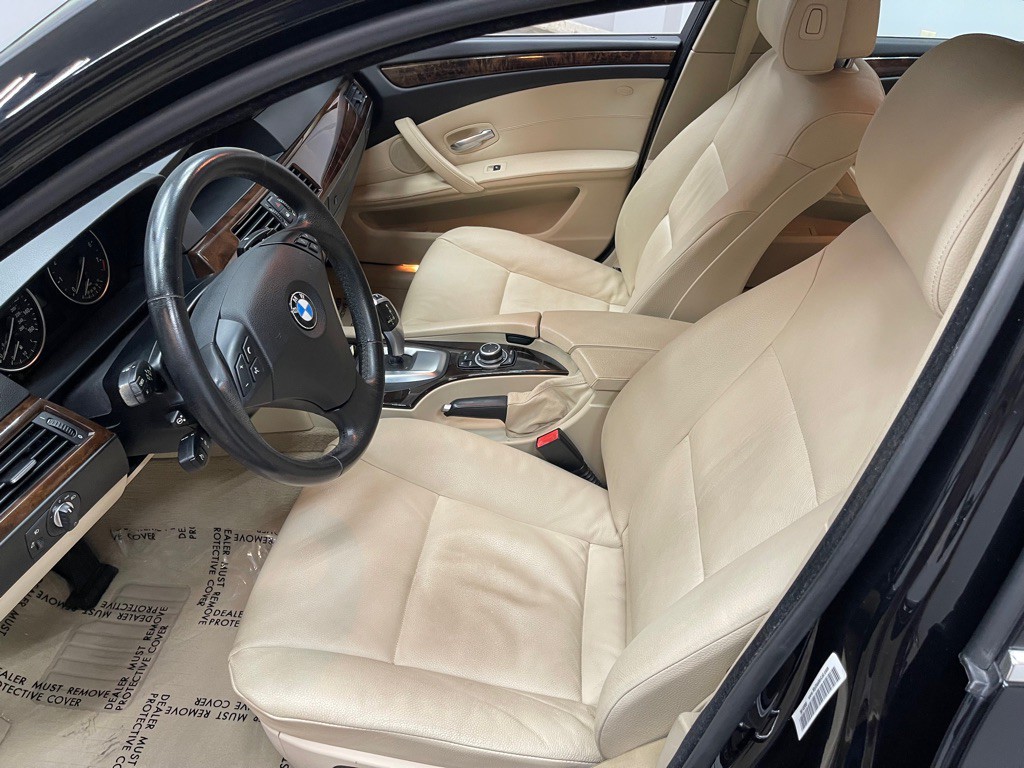 2010 BMW 5 Series Image 24