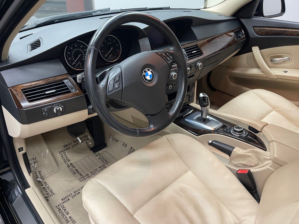 2010 BMW 5 Series Image 25