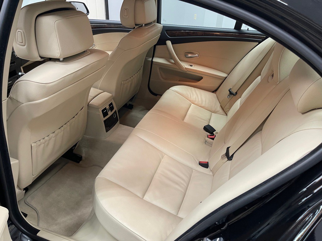 2010 BMW 5 Series Image 26