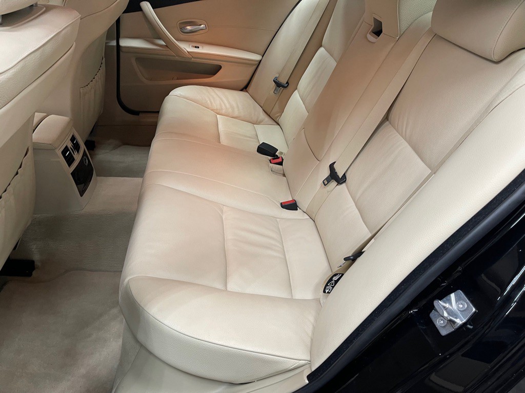 2010 BMW 5 Series Image 27