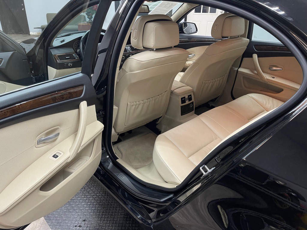 2010 BMW 5 Series Image 28