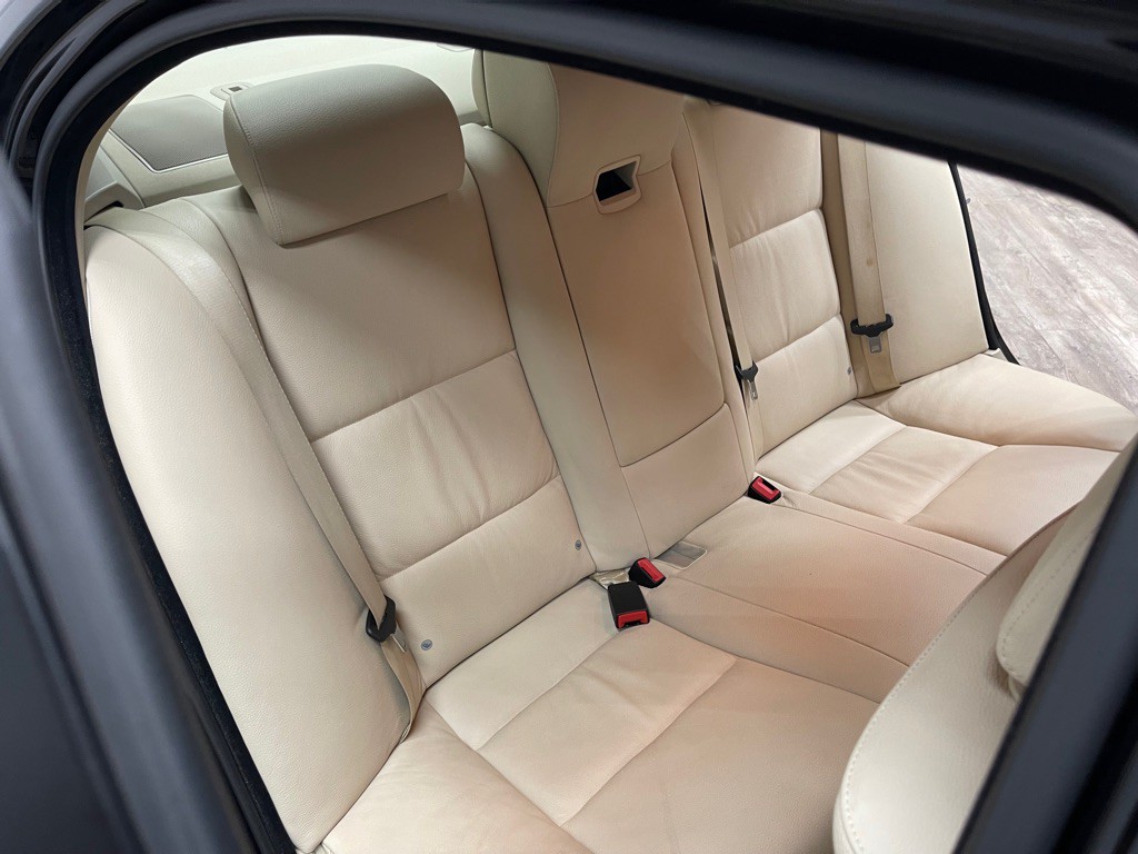 2010 BMW 5 Series Image 29