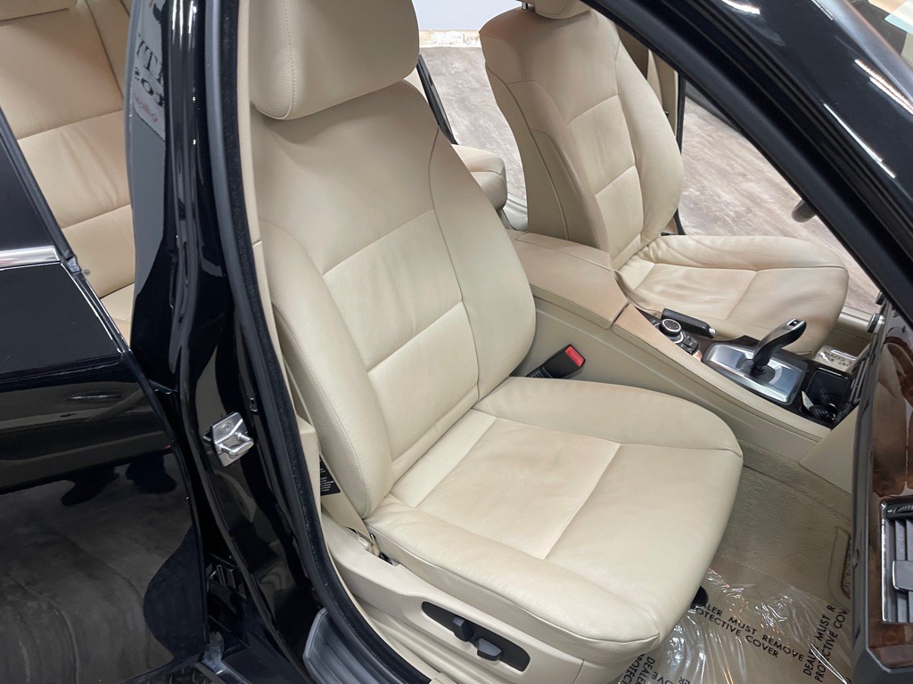 2010 BMW 5 Series Image 30