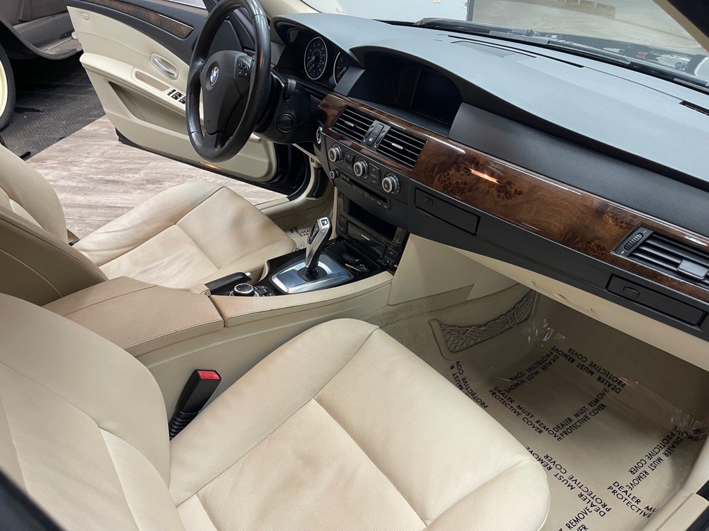 2010 BMW 5 Series Image 31