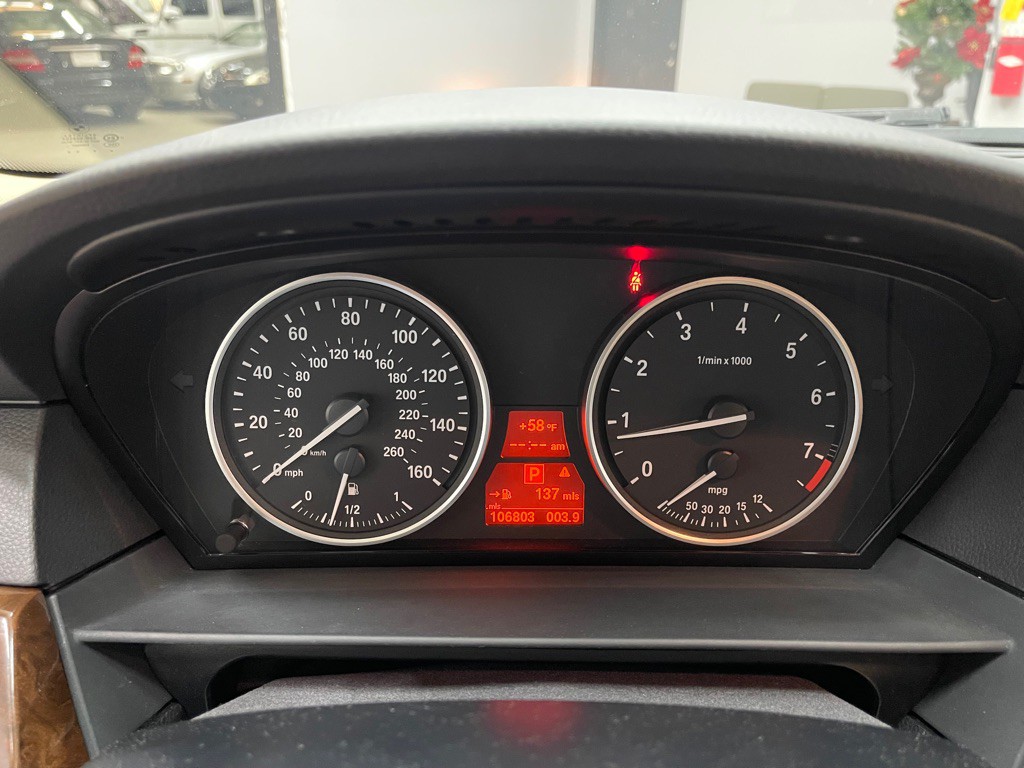 2010 BMW 5 Series Image 34