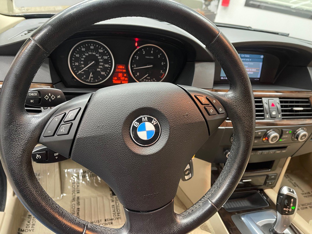 2010 BMW 5 Series Image 36