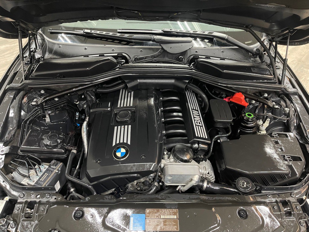 2010 BMW 5 Series Image 39