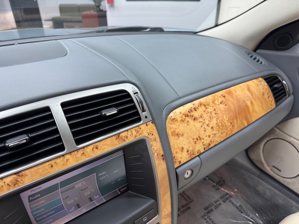 2007 Jaguar XK-Series Image 30