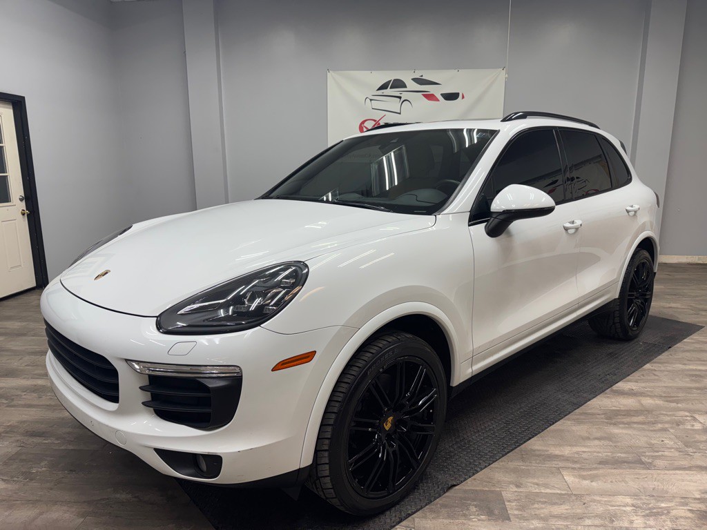 2017 Porsche Cayenne Image 1